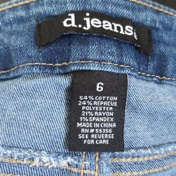 D. Jeans medium blue wash baby Bootcut, mid rise, no distressing, size 6 - Picture 4 of 7
